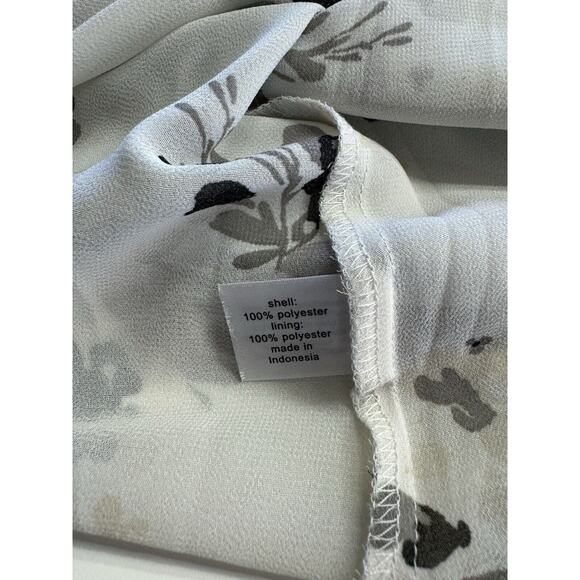 Lane Bryant Flowy Floral Sleeveless Peep Neck Blouse Size 18 White Black Gray - Picture 4 of 6